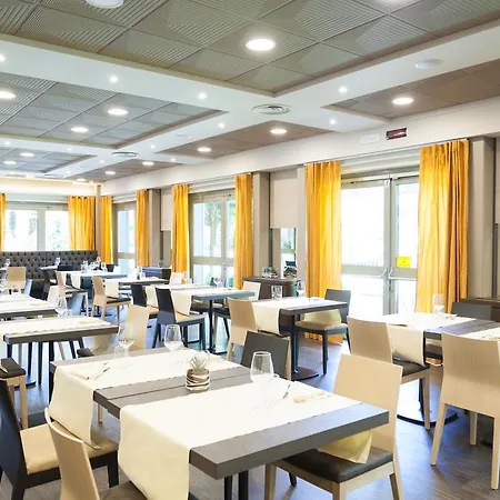 Отель Novotel Due Брешия